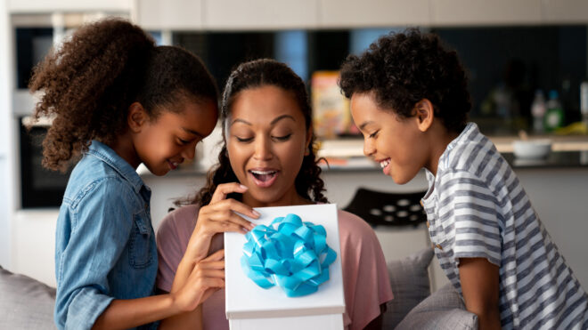 mom opening gift