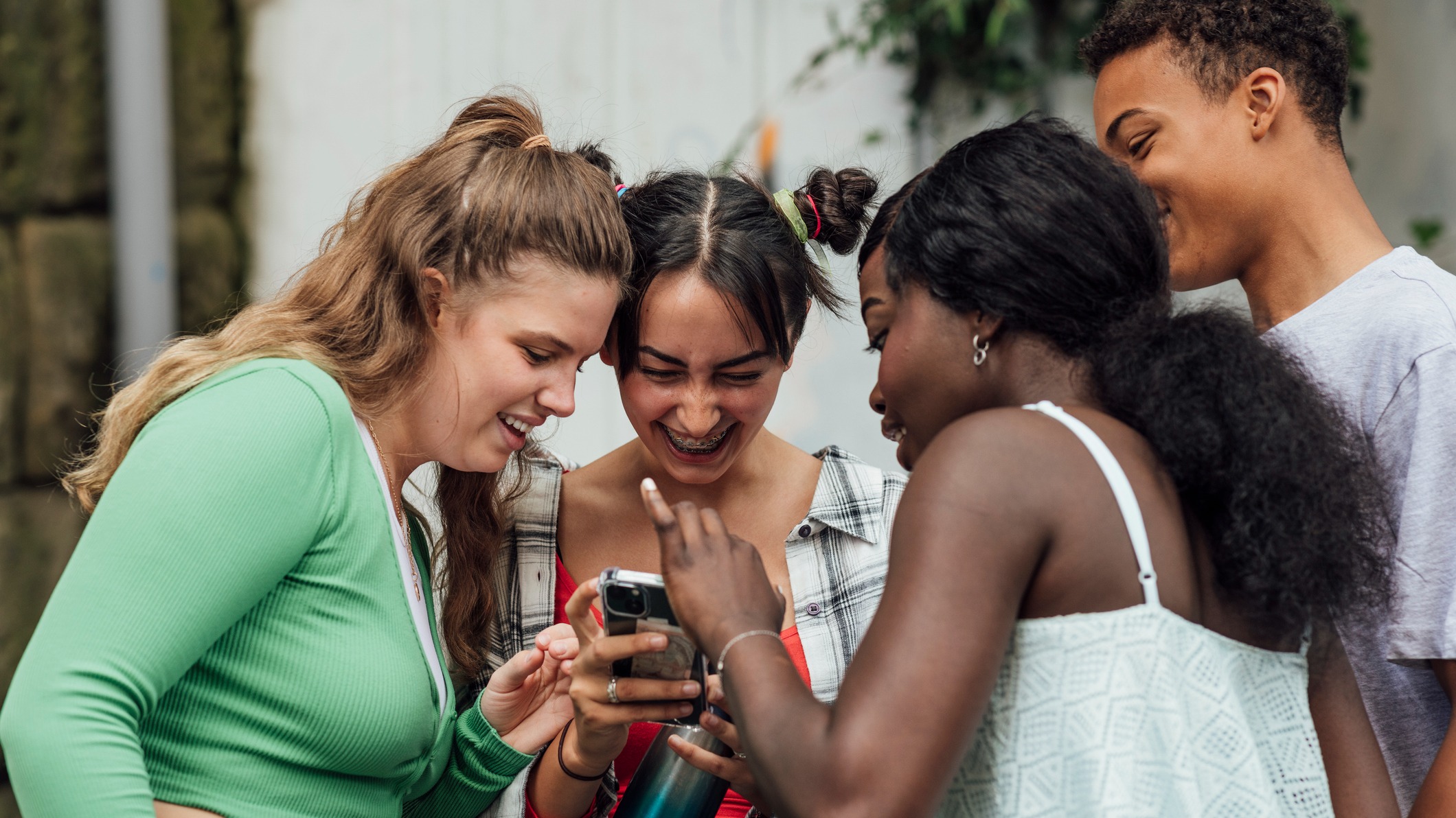 iStock-2148418882 teens socializing