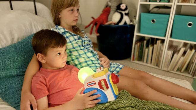 kids on bed with Little Tikes Story Dream Machine